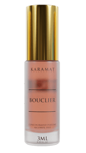 BOUCLIER est une fragrance élaborée pour les amateurs de parfums puissants et mystérieux. Ce parfum roll-on marie des notes boisées et épicées en tête, un cœur riche et terreux, et une base chaleureuse et robuste. Parfait pour ceux qui aiment se démarquer, BOUCLIER est une véritable déclaration de style et de sophistication.

