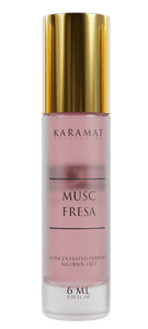 MUSC FRESA Combine des notes de mandarine et marines avec des roses, du cuir et des fleurs d’oranger, suivi d’une base de vanille, d’ambre et de fresa, créant un parfum frais et fruité.